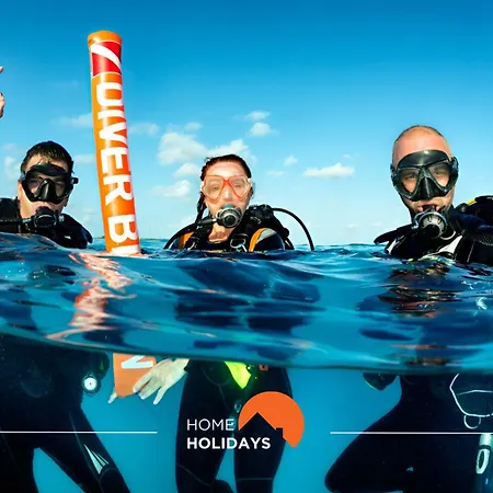 #200 Panoramic Flat By Holidays