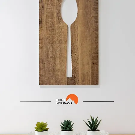 #200 Panoramic Flat By Holidays