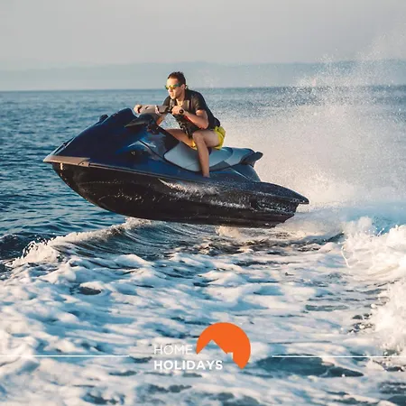 #200 Panoramic Flat By Holidays *